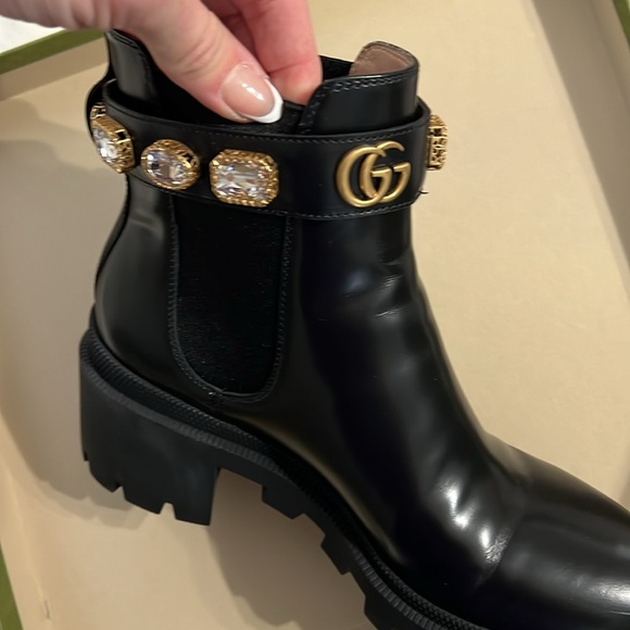 Gucci leather ankle boot with belt - Picture 6 of 7